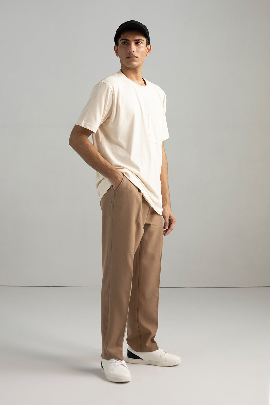 REGULAR FIT T-SHIRT WITH POCKET