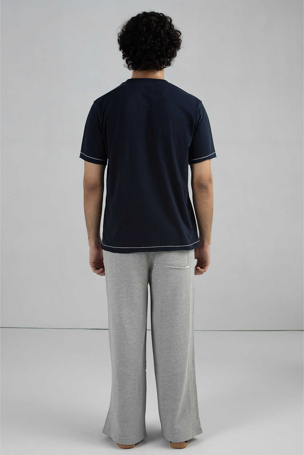 CONTRAST STITCH T-SHIRT