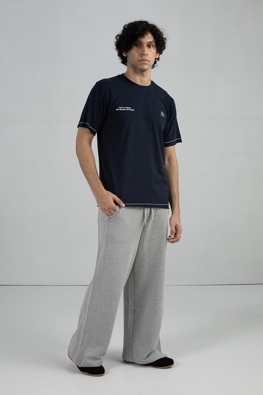 CONTRAST STITCH T-SHIRT
